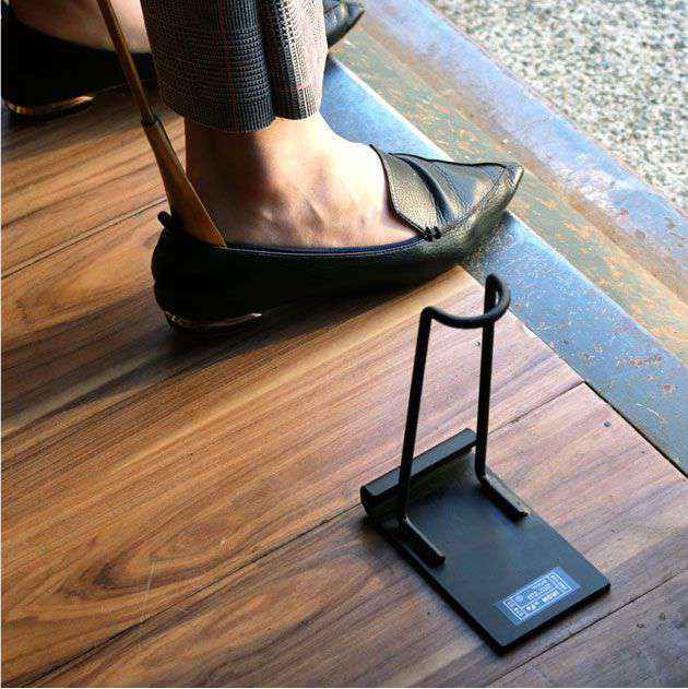 Shoehorn Stand